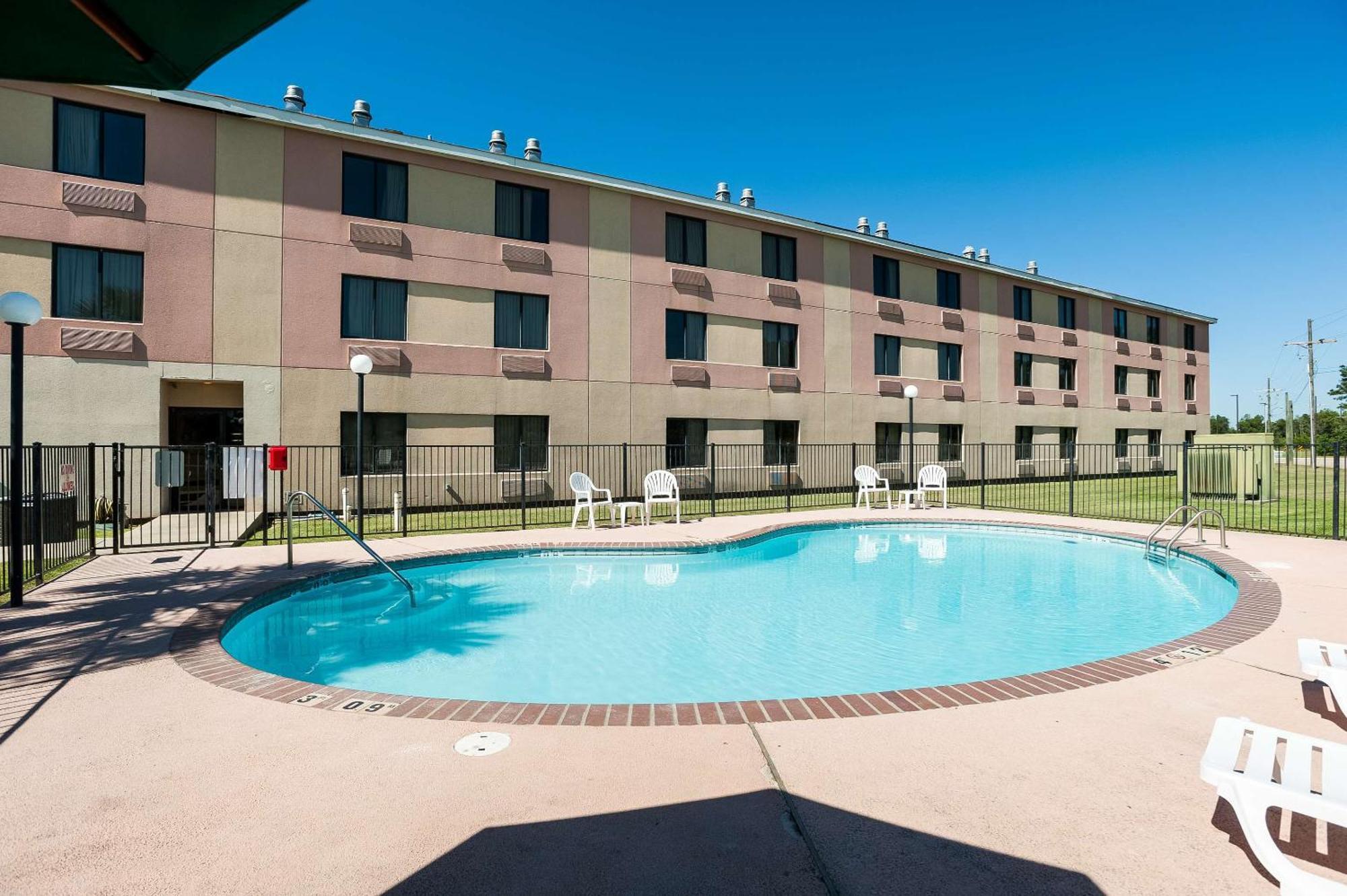 Quality Inn & Suites Lake Charles South Exterior photo